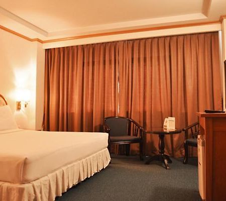 Western Grand Hotel Ratchaburi Buitenkant foto